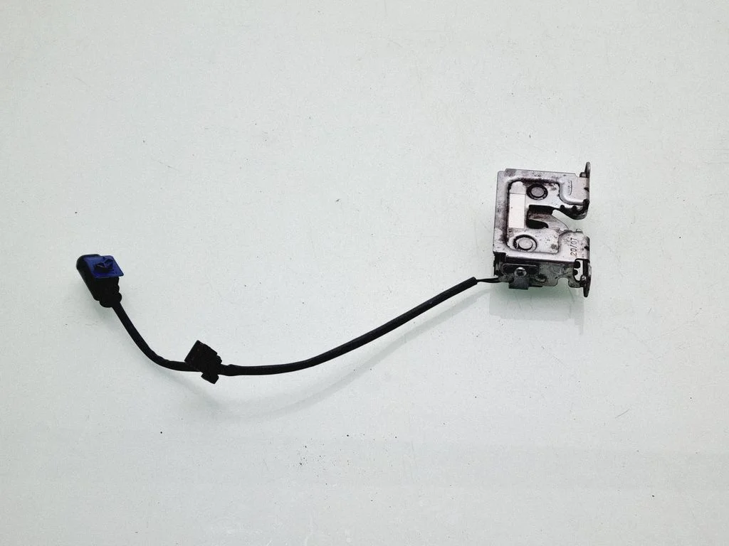 Engine bonnet/hood lock/catch – front right