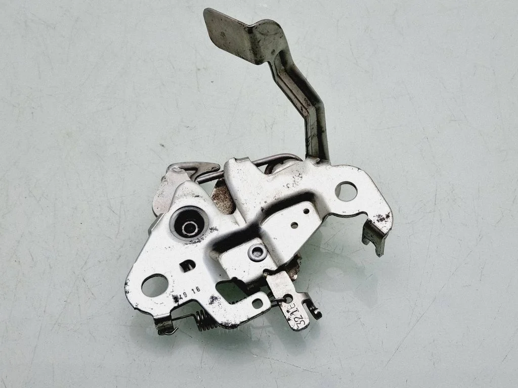 Motora pārsega slēdzene 535100H040