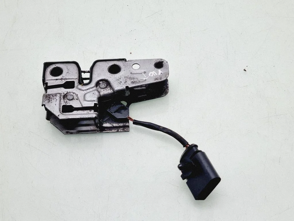 Engine bonnet/hood lock/catch 7L0823509C