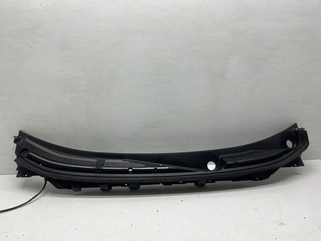 Wiper trim LJ015841100