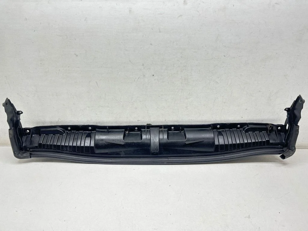 Wiper trim 668101847R