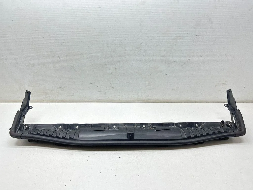 Wiper trim 668101847R
