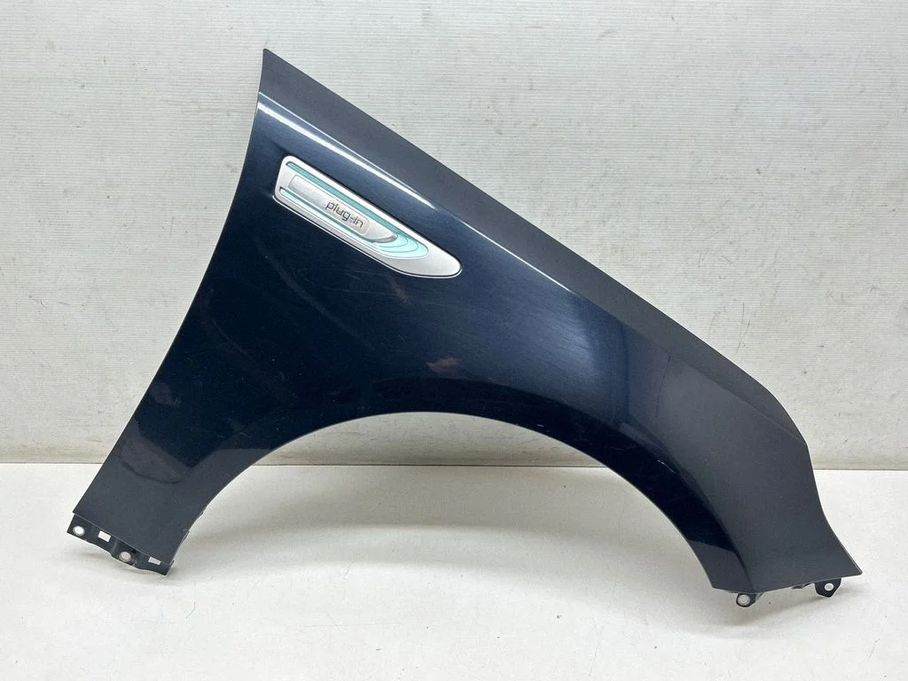 Fender – front right