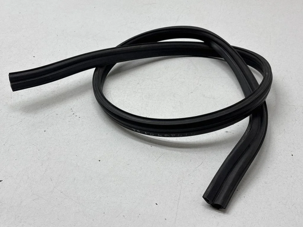 Engine compartment rubber 7H0823737D