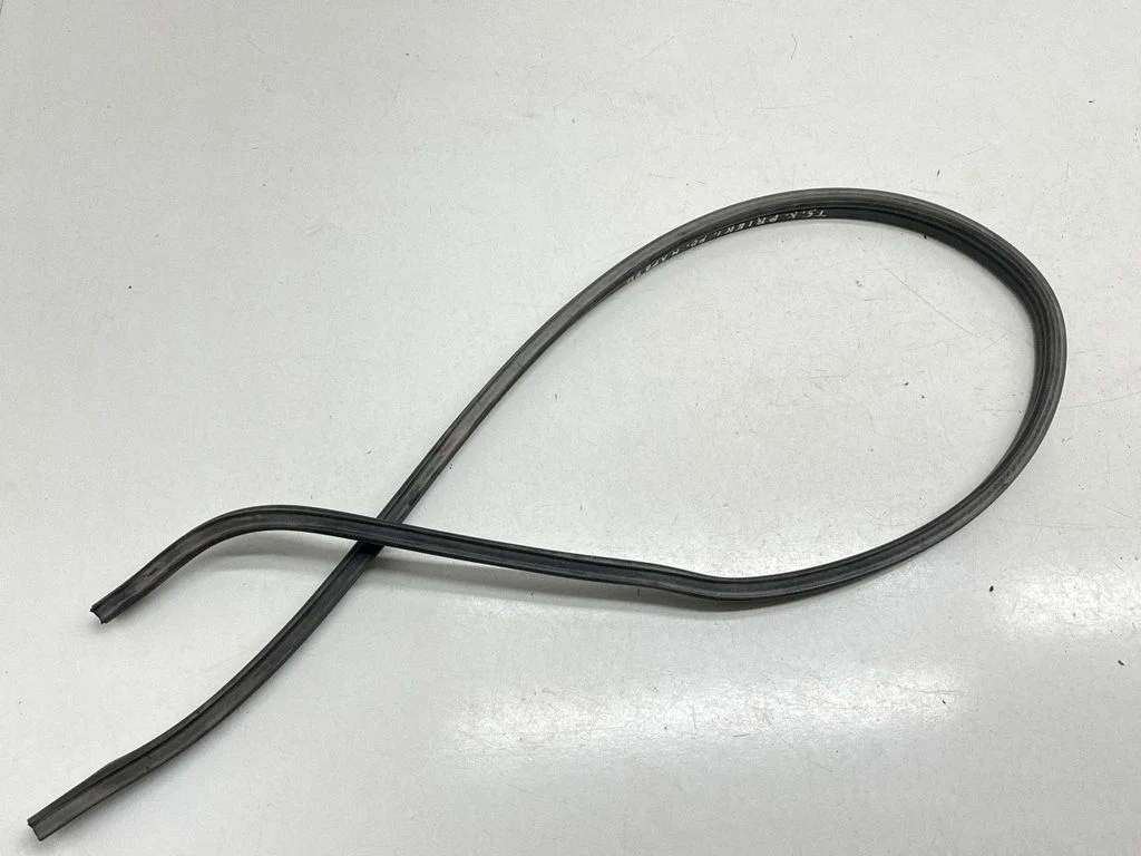 Engine compartment rubber 7H0823737