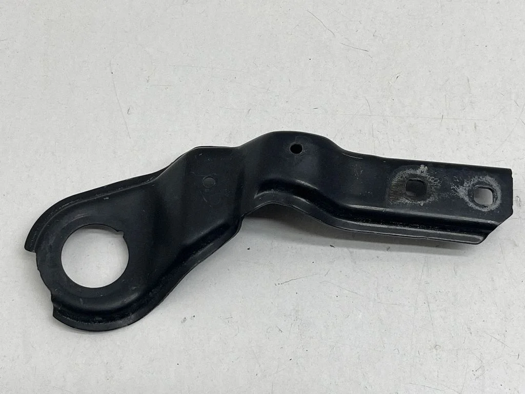 Fender mounting bracket 7355991