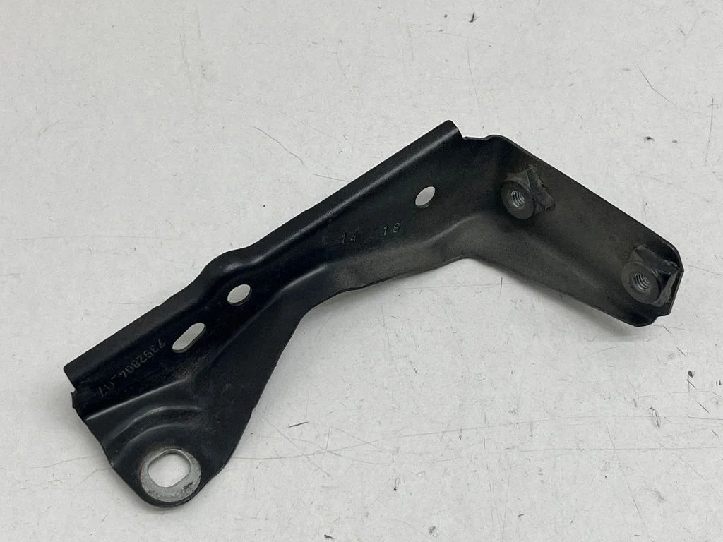 Fender mounting bracket 7392804