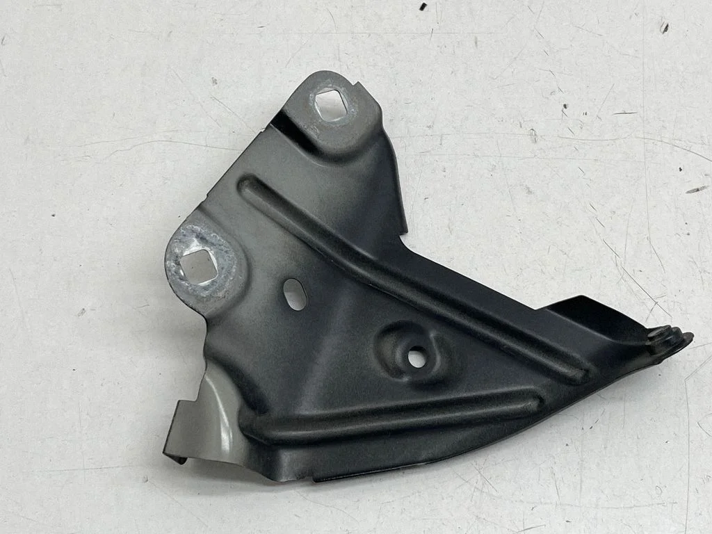 Fender mounting bracket 735151603