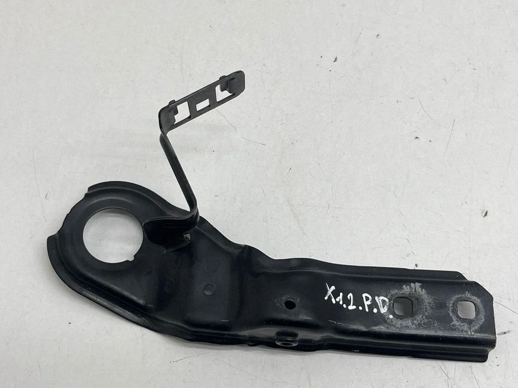 Fender mounting bracket 735599211