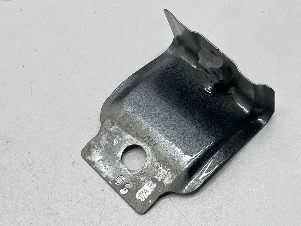 Poritiiva kinnitusklamber 17A809561A