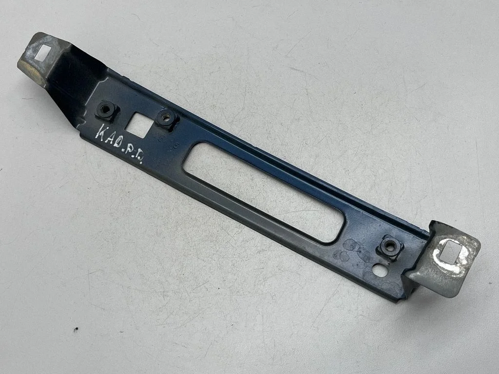 Fender mounting bracket 4RV61