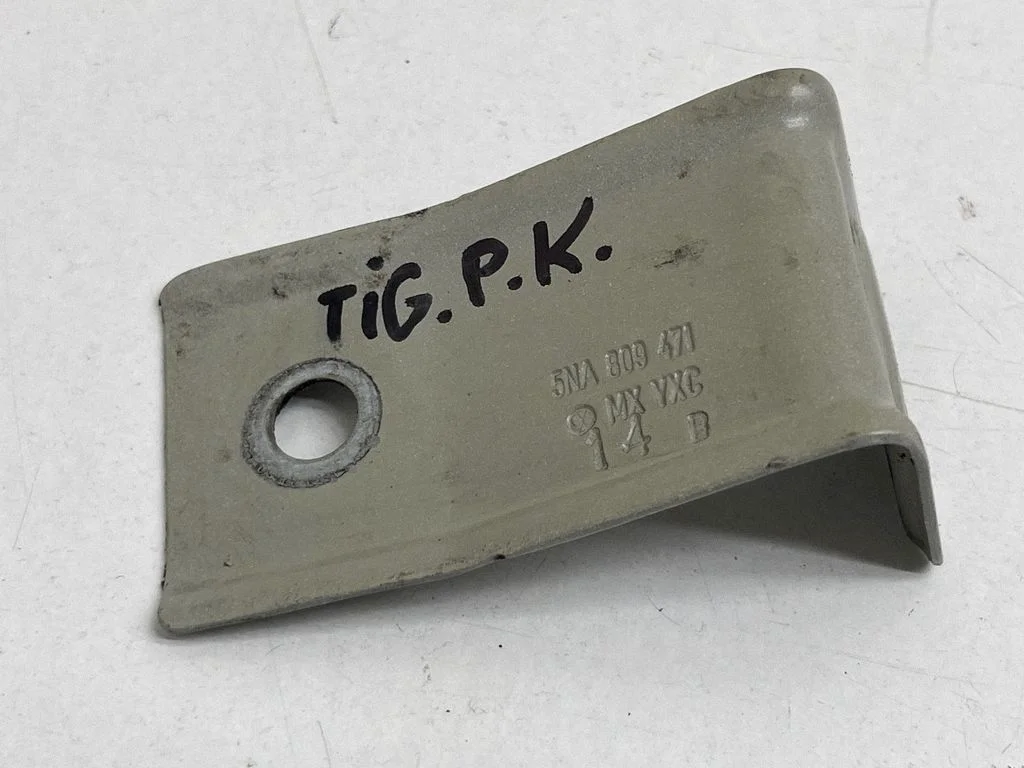 Fender mounting bracket 5NA809471