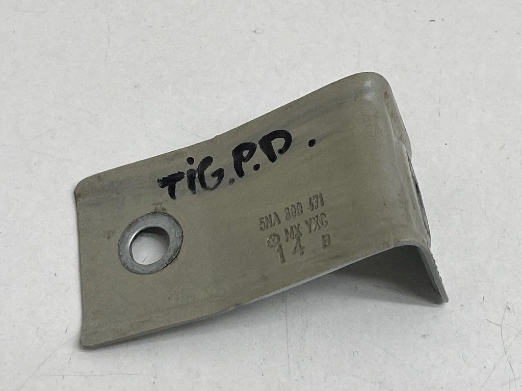 Fender mounting bracket 5NA809471