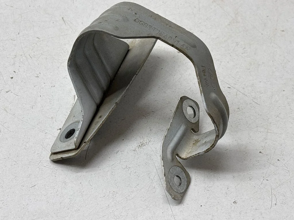 Poritiiva kinnitusklamber DG93F16A091AA