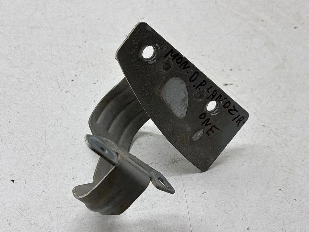Poritiiva kinnitusklamber DG93F16A090AA