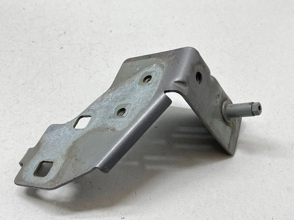 Spārna kronšteins 641802835R