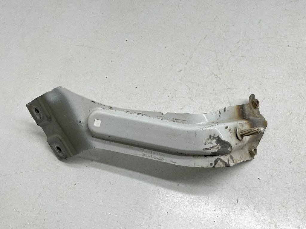 Fender mounting bracket 1T0821135C