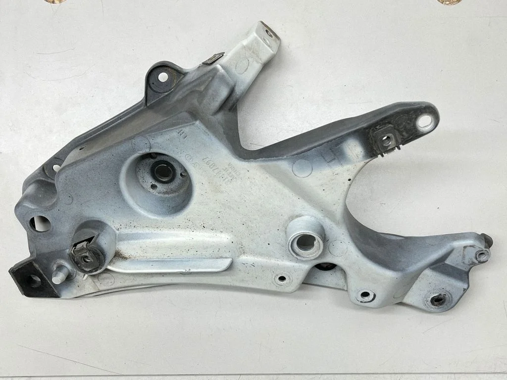 Poritiiva kinnitusklamber 31447897