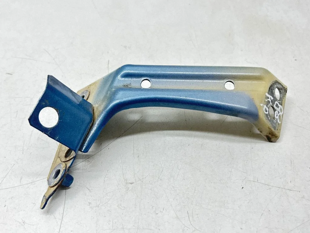Poritiiva kinnitusklamber 3G0821141A