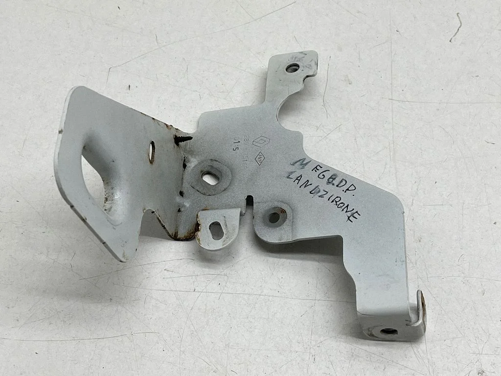 Fender mounting bracket 289267516R