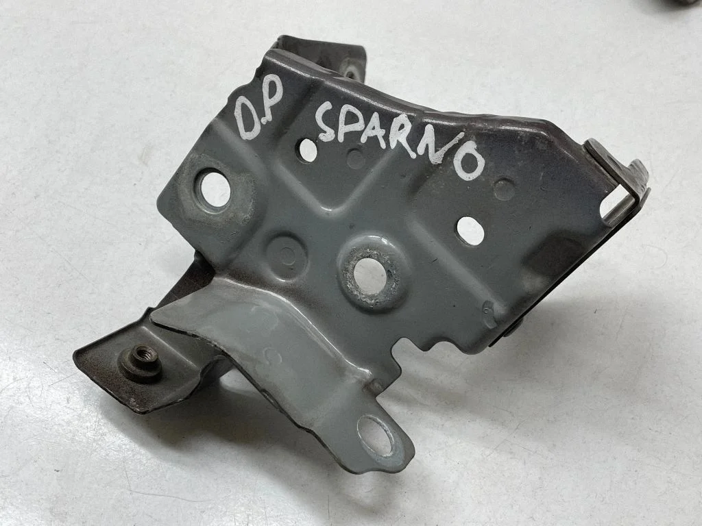 Spārna kronšteins 6256002L
