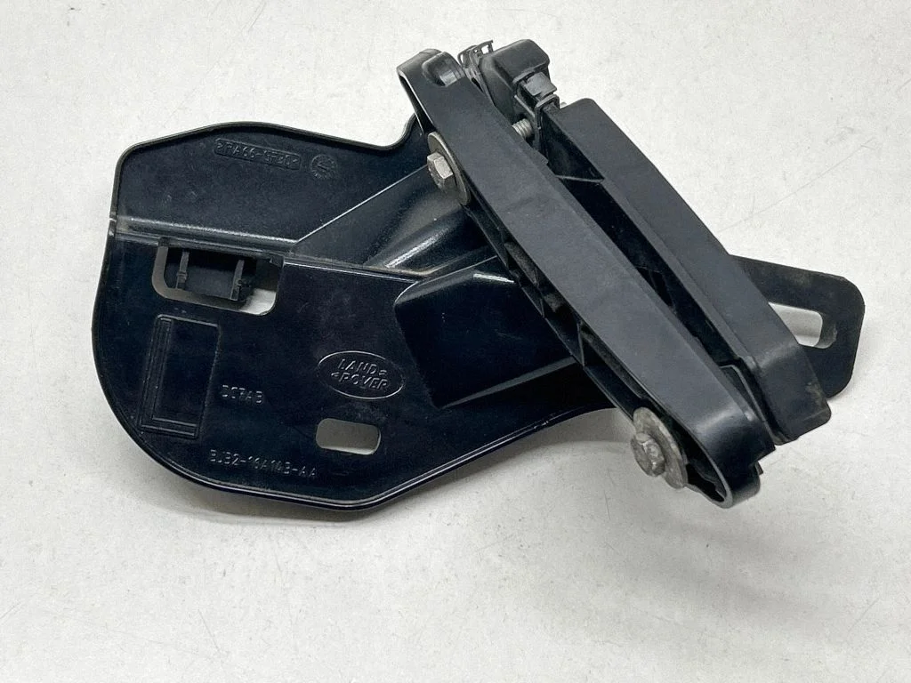 Spārna kronšteins BJ3216A143AA