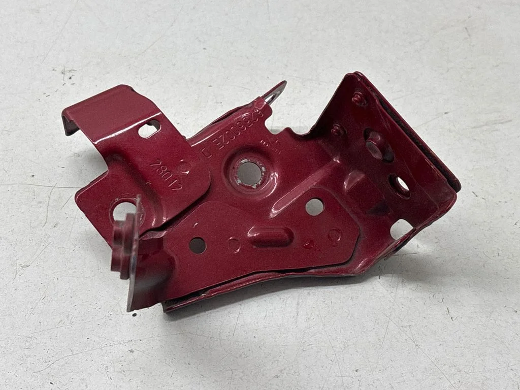 Fender mounting bracket 6256002E