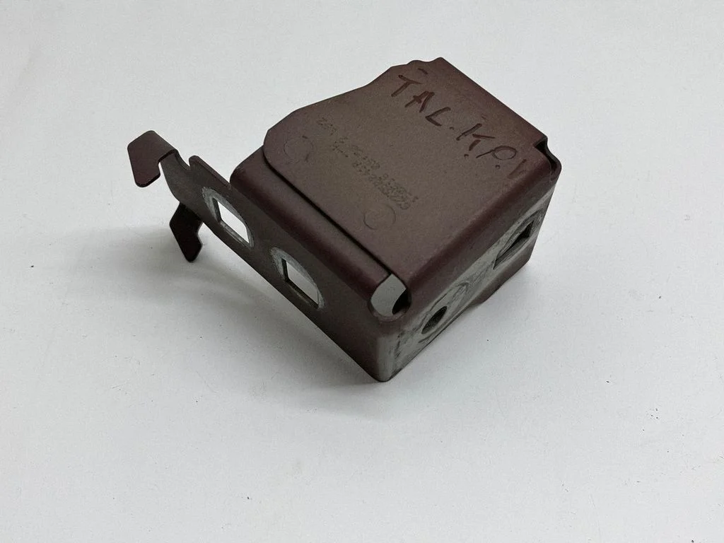 Fender mounting bracket 2350041R