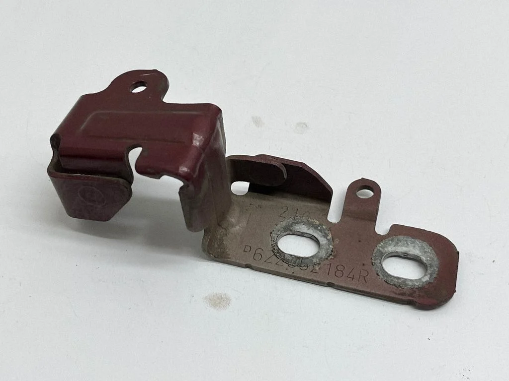 Fender mounting bracket 622352184R