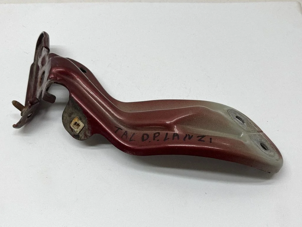 Fender mounting bracket – front right