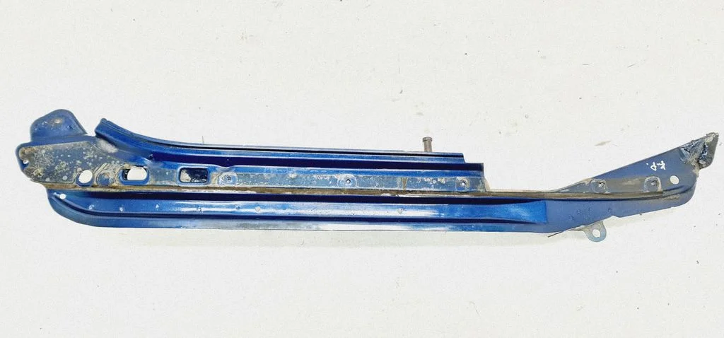 Spārna kronšteins 7L6805175