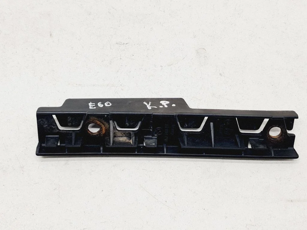 Fender mounting bracket 51777066227