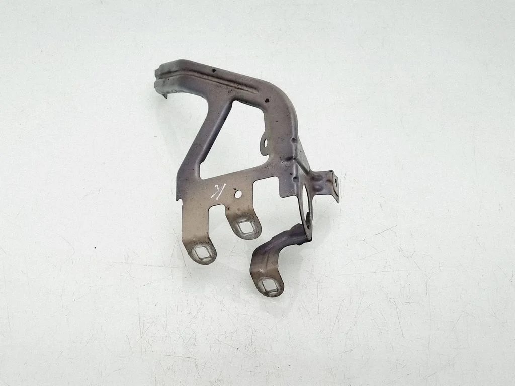 Fender mounting bracket – front left