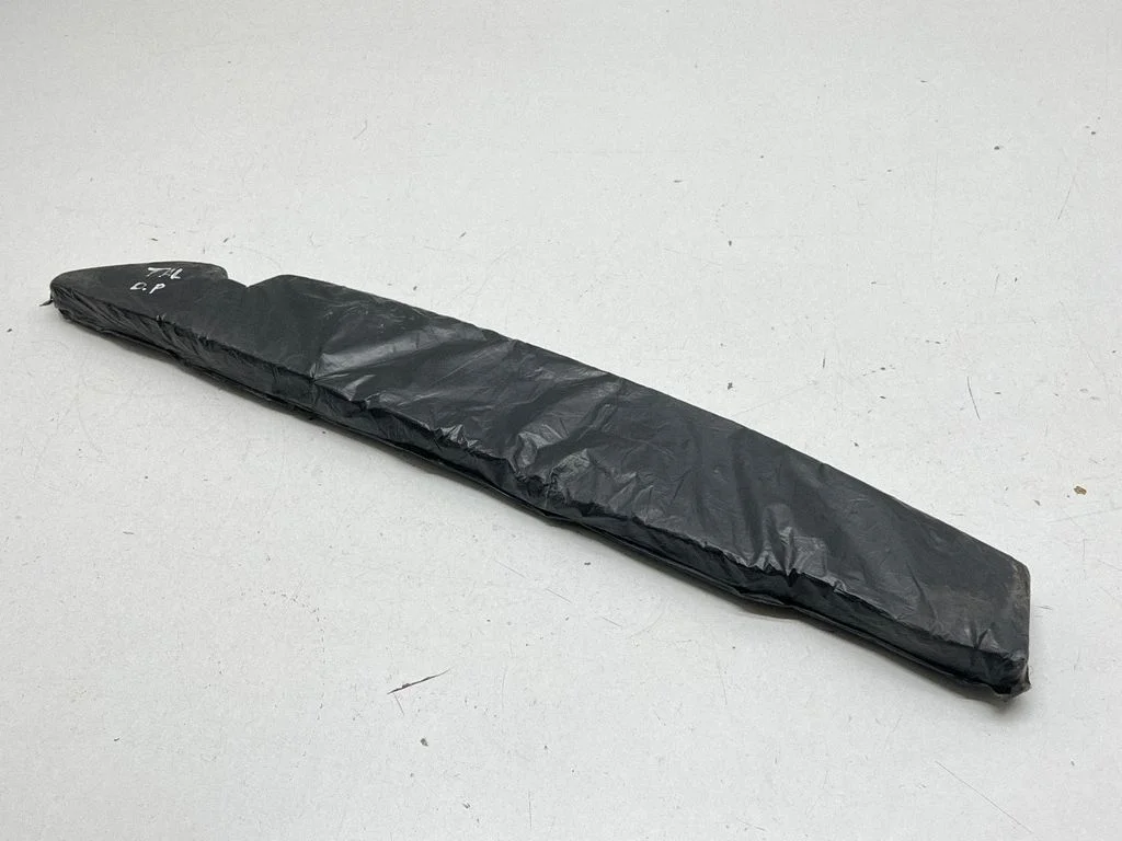 Fender foam support/seal – front right