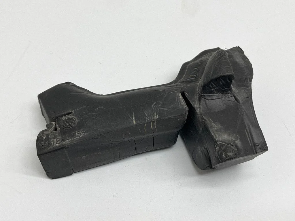 Fender foam support/seal 561864759