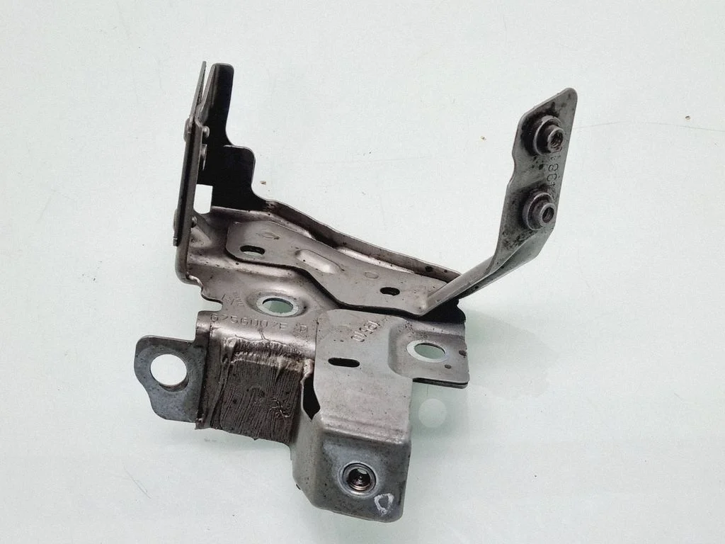 Fender mounting bracket 6256002E