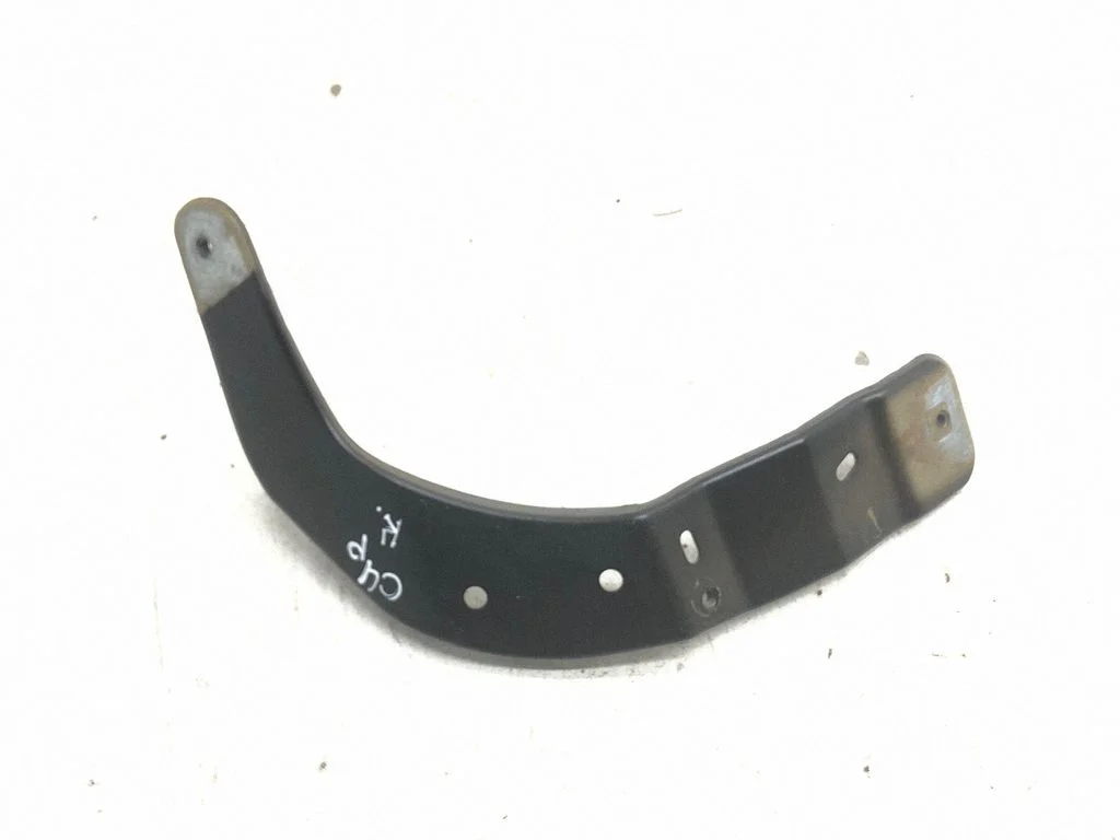 Fender mounting bracket 017243C02