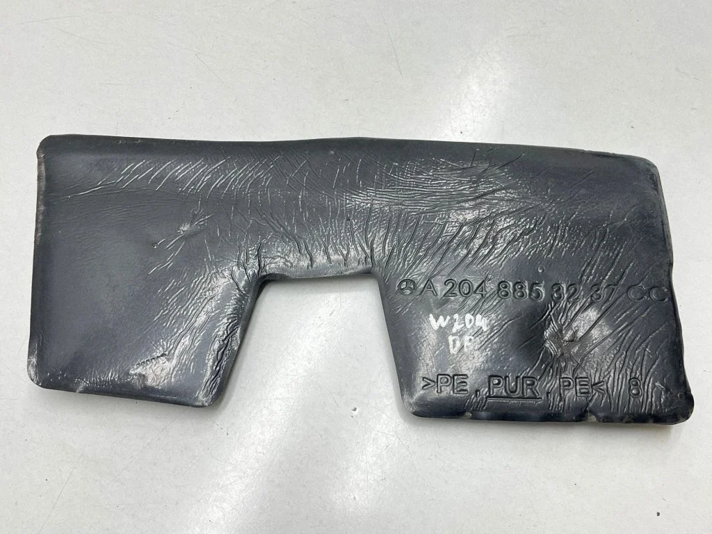 Fender foam support/seal A2048853237