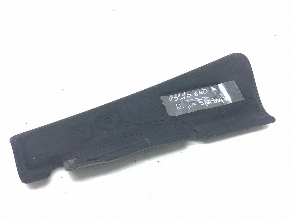 Fender foam support/seal – left