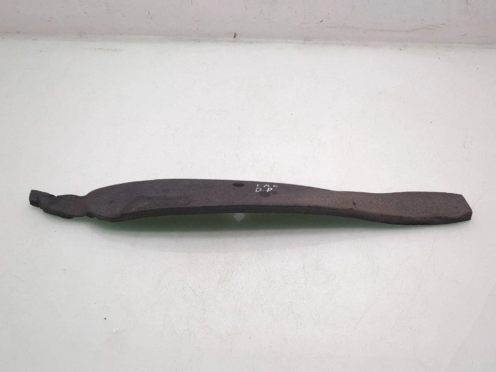 Fender foam support/seal – front right