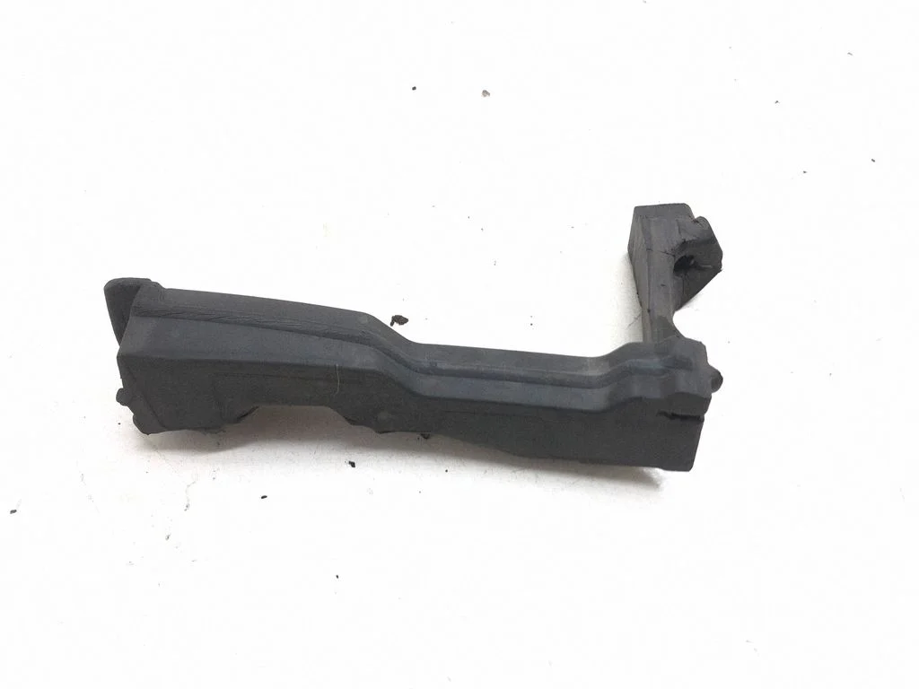 Poritiiva vahtpolstri tugi 8T0823721