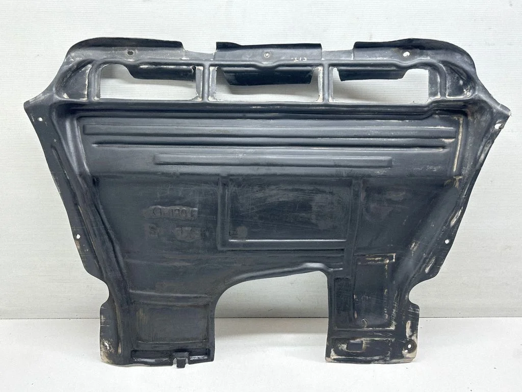 Engine splash shield/under tray – front