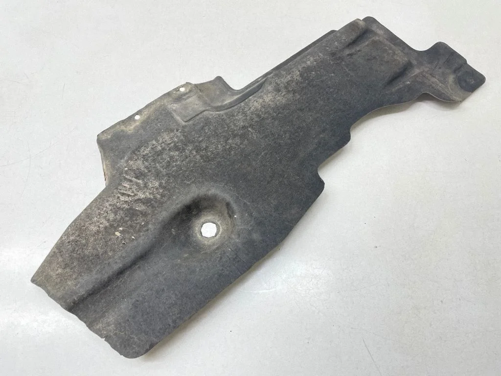Center/middle under tray cover 31107522