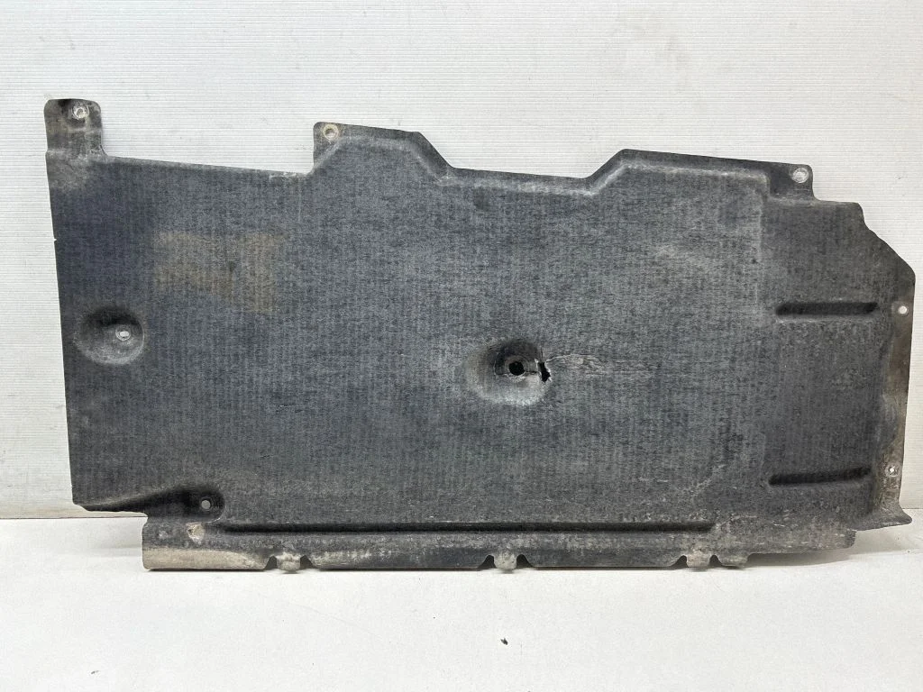 Center/middle under tray cover 31407518