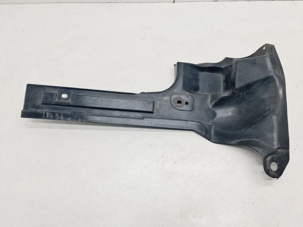 Engine splash shield/under tray A1686190938