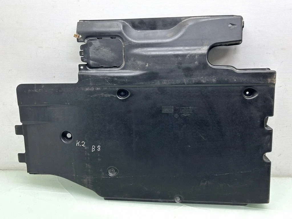 Center/middle under tray cover 3Q0825101C