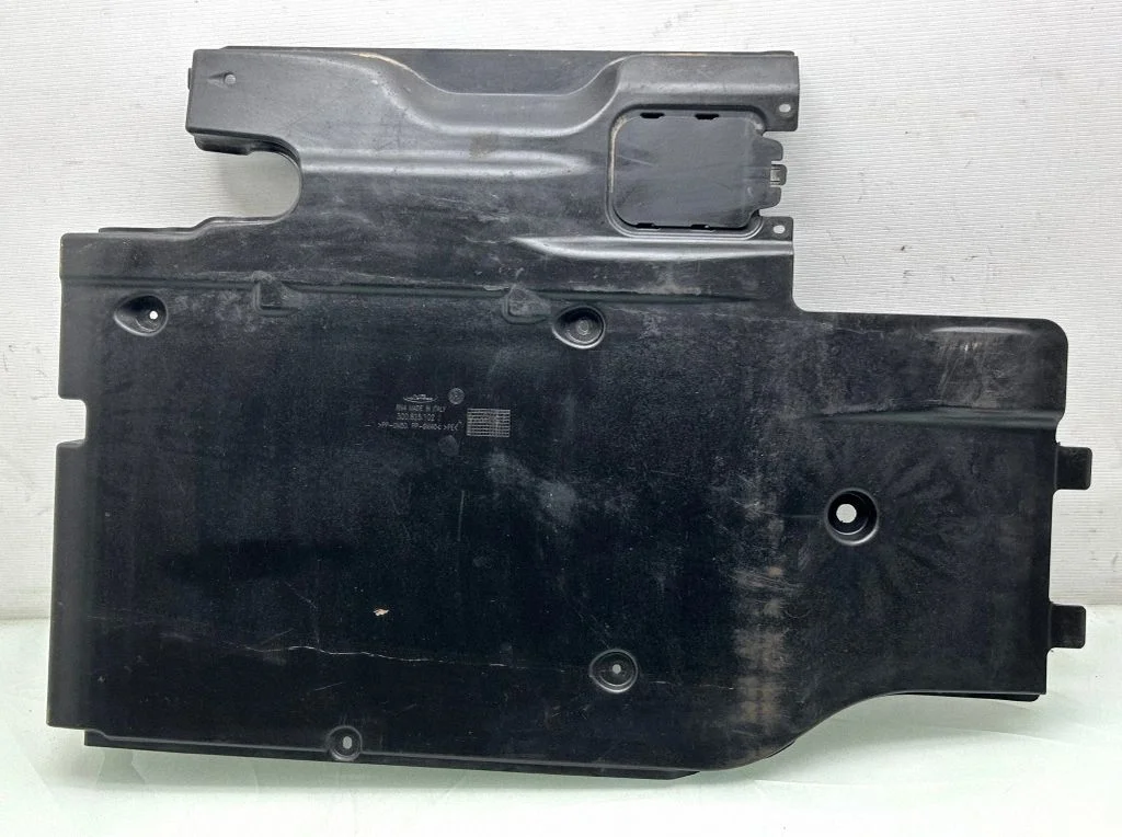 Center/middle under tray cover 3Q0825102D