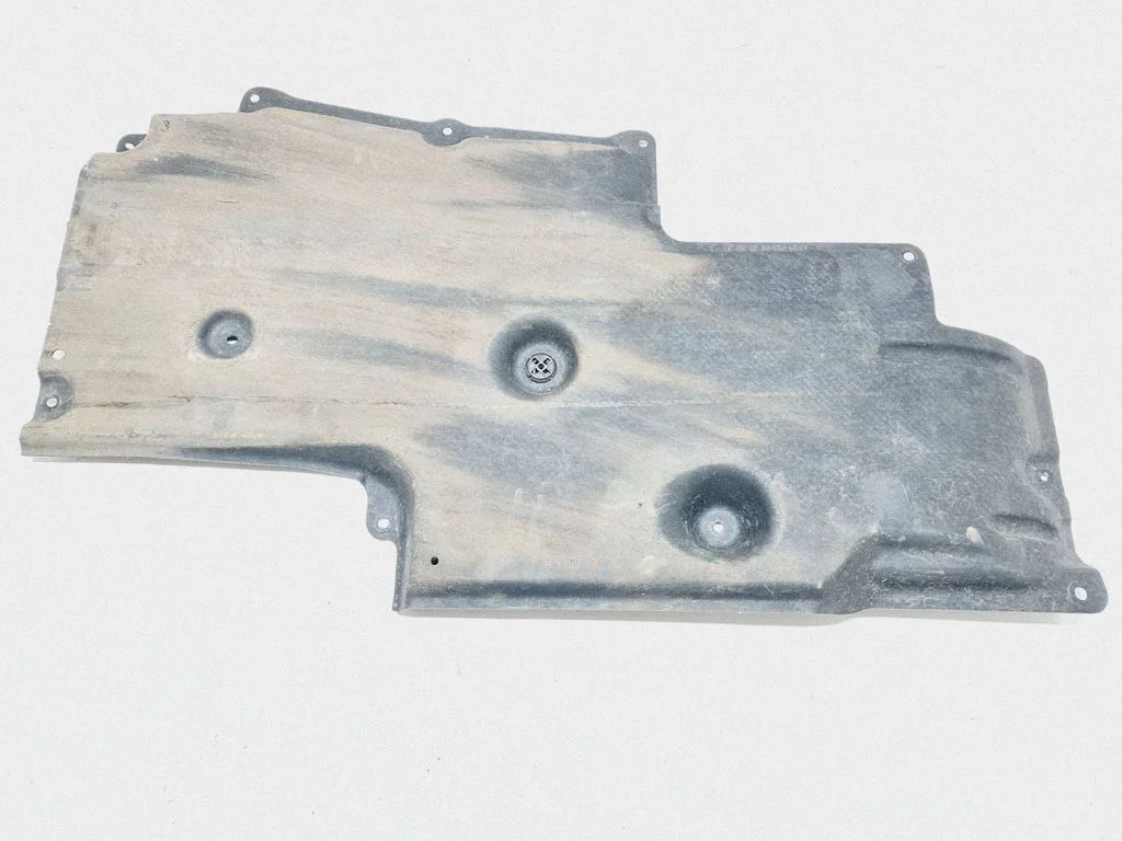 Center/middle under tray cover 31202720