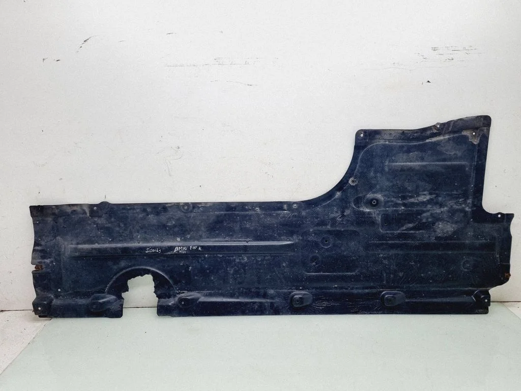 Center/middle under tray cover 7207267