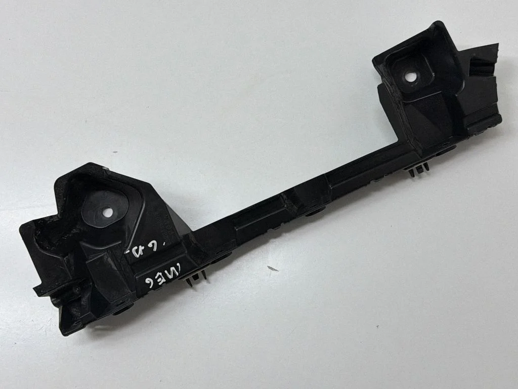 Aizmugurējā bufera turētājs 852244569R